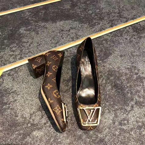 louis vuitton pumps.